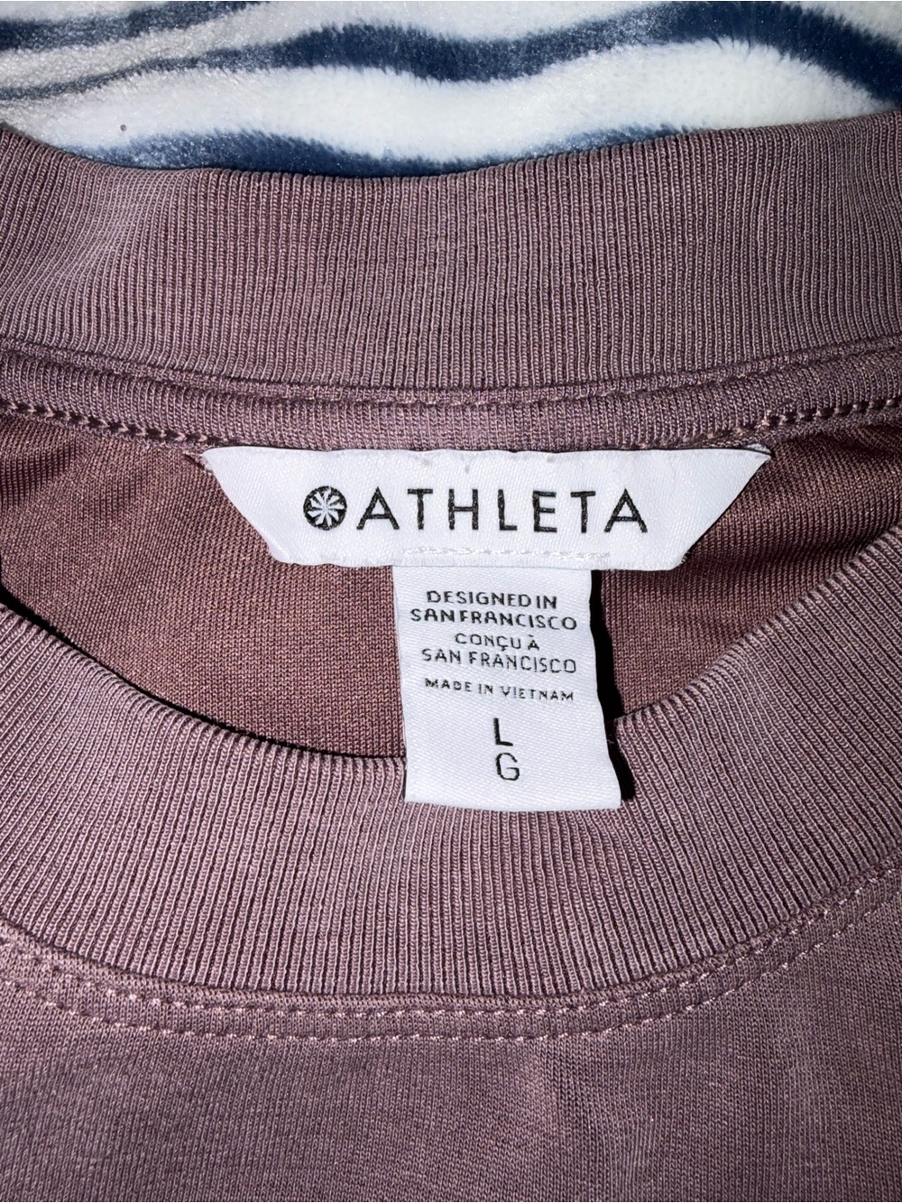Athleta women’s Crewneck long sleeve Tee - Mauve Brown